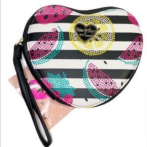 🌼 Betsey Johnson Heart Shaped Fruit Wristlet🍓